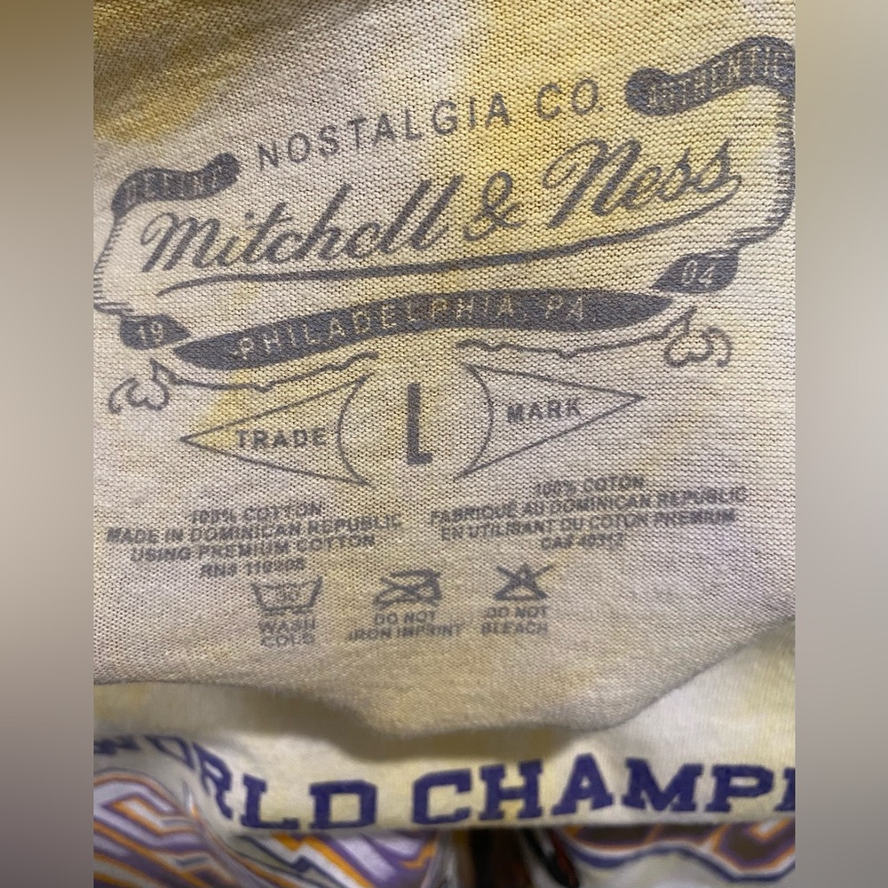 Mitchell & Ness World Champions Los Angeles Lakers Yellow Tie Dye Graphic Shirt - Picture 5 of 6